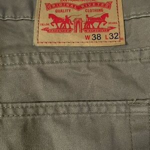 Men’s Levi 38x32 olive green jean